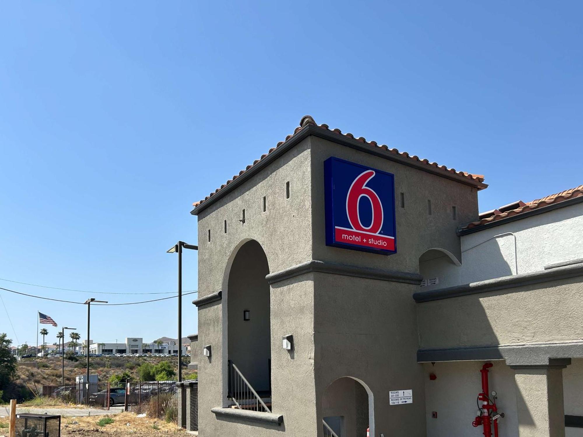 Motel 6 Lake Elsinore, Ca Eksteriør billede