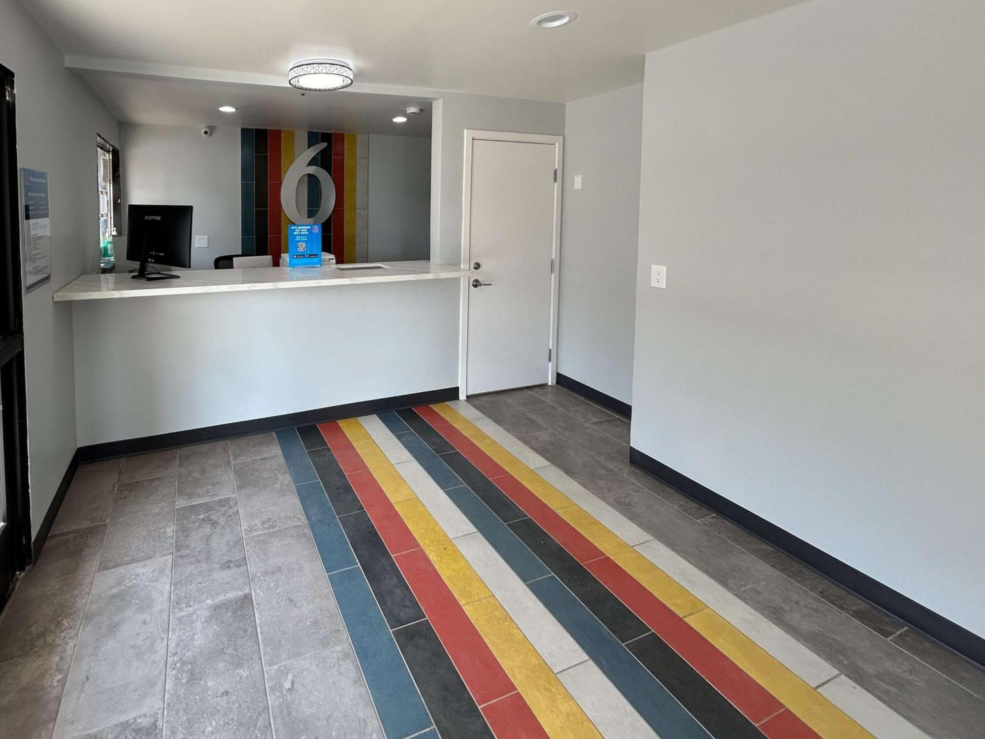 Motel 6 Lake Elsinore, Ca Eksteriør billede