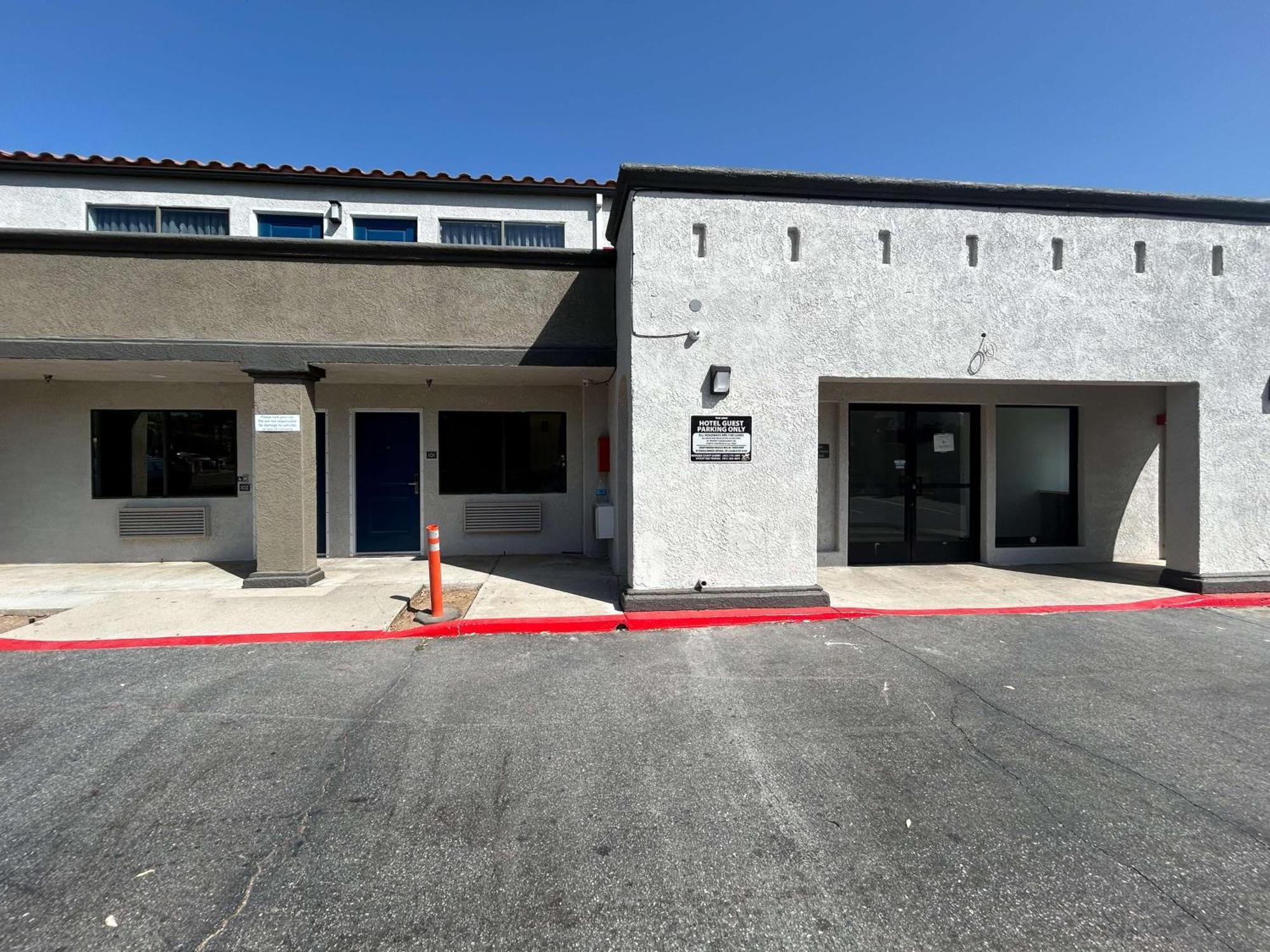 Motel 6 Lake Elsinore, Ca Eksteriør billede