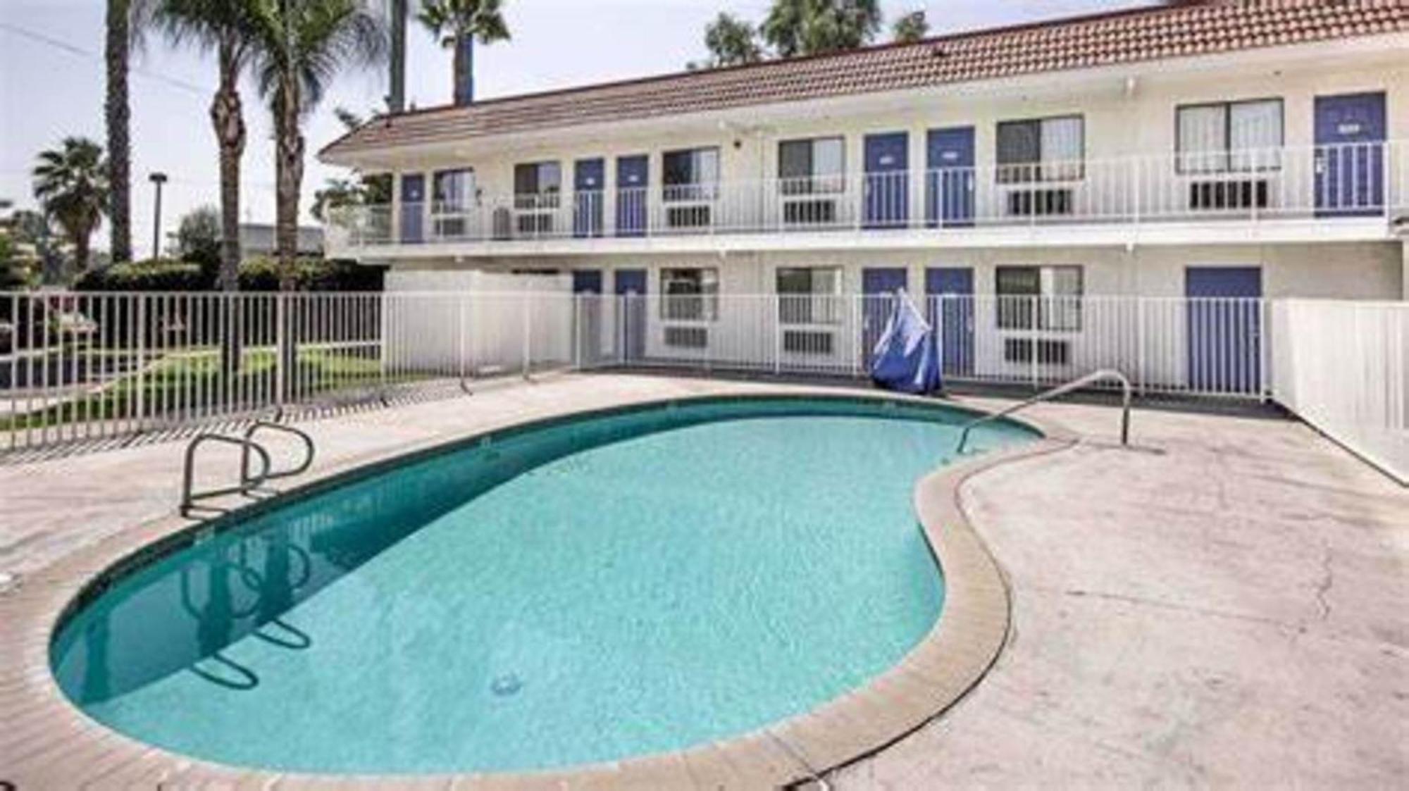 Motel 6 Lake Elsinore, Ca Eksteriør billede